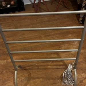 Bed Bath & Beyond Silver Metal Warming Electric Towel Rack